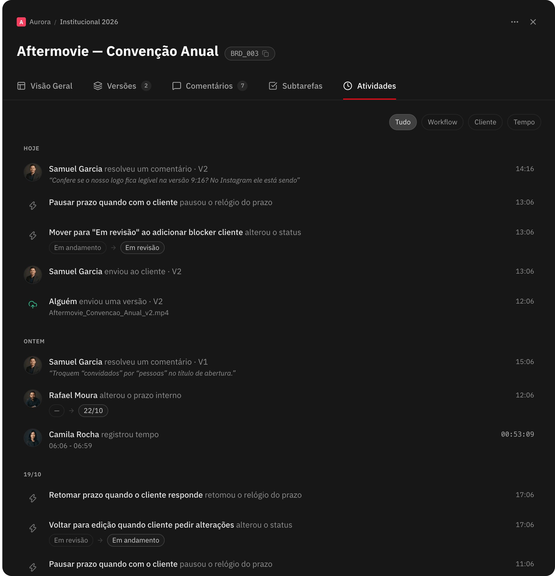 Histórico de atividades da tarefa com a versão enviada ao cliente, automações e comentários resolvidos